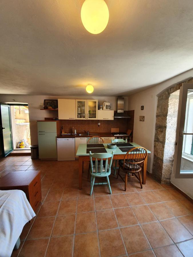 Kaprije Mistral Apartment Eksteriør billede